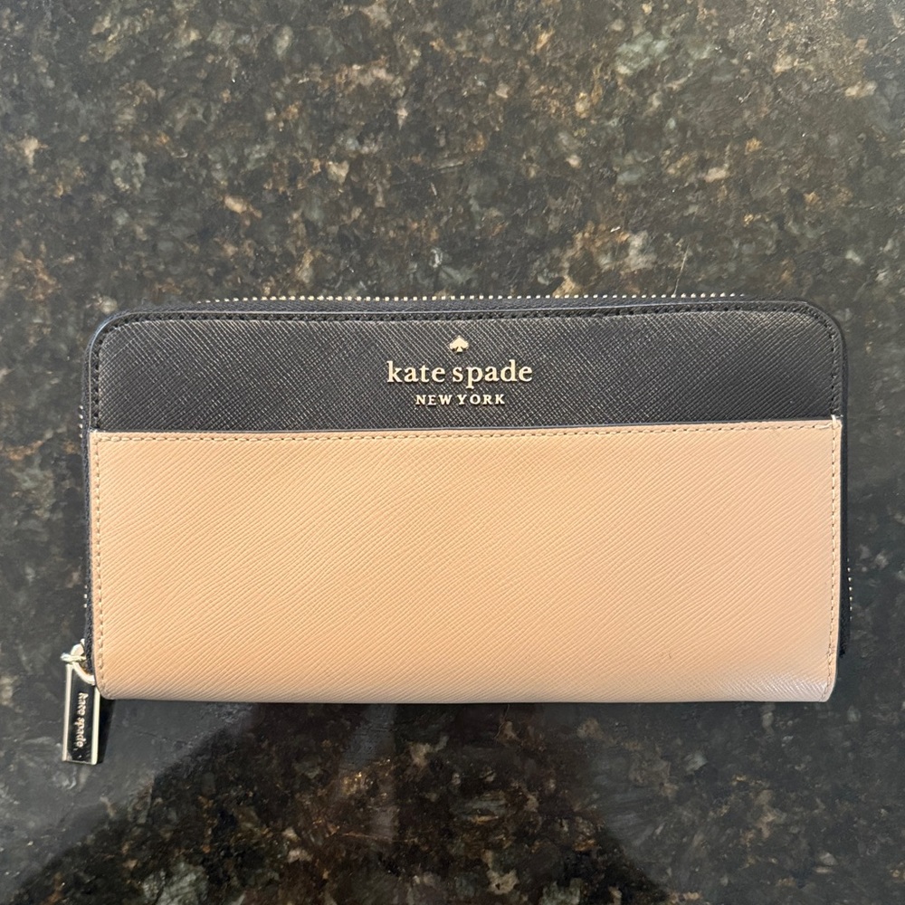 Kate Spade Black and Beige Wallet